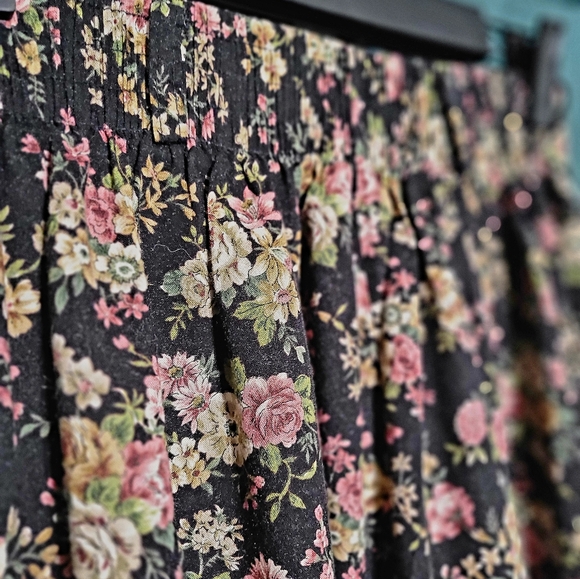 Vintage Briggs New York Black Ditsy Floral Midi Skirt- Size Medium - Picture 4 of 5